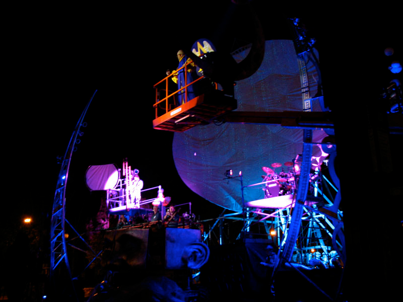 Illustration for article titled Sci-Fi Rock Opera is Music to Alien Ears